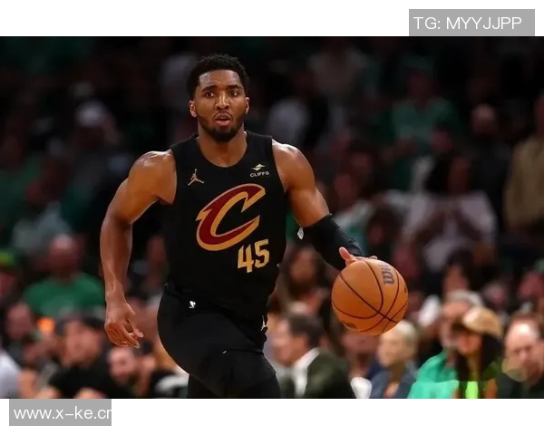 巨星表现！多诺万米切尔全场狂砍37分8篮板6助攻三分命中率高达55