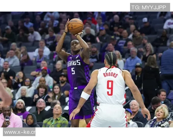 福克斯状态起伏20投9中贡献25分5篮板9助攻正负值惨淡19